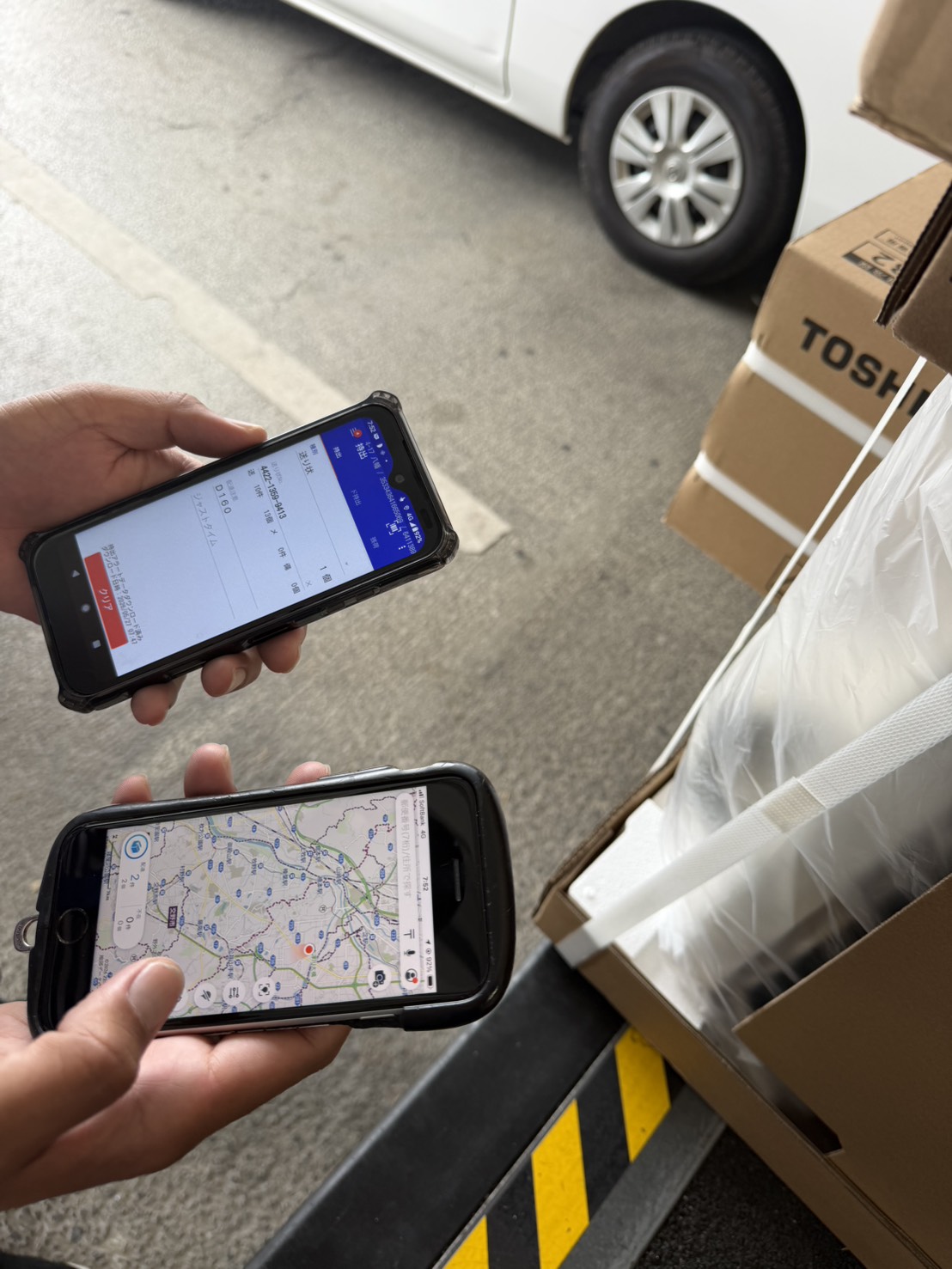 スマホで配送アプリと地図を確認